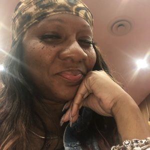 Meet your Posher, Yolanda